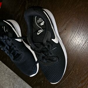 Nike tennis shoes